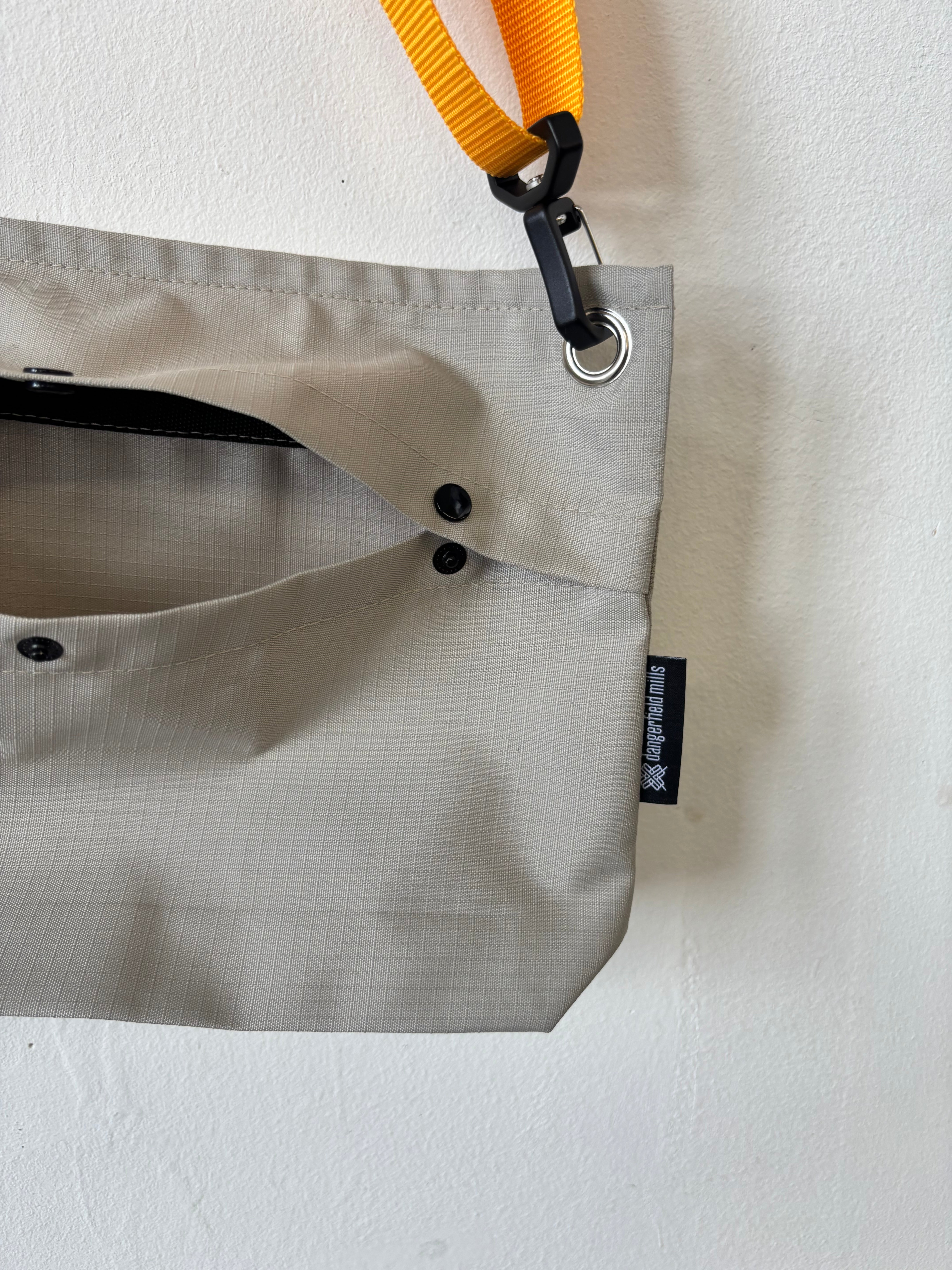 Kubrick crossbody — stone