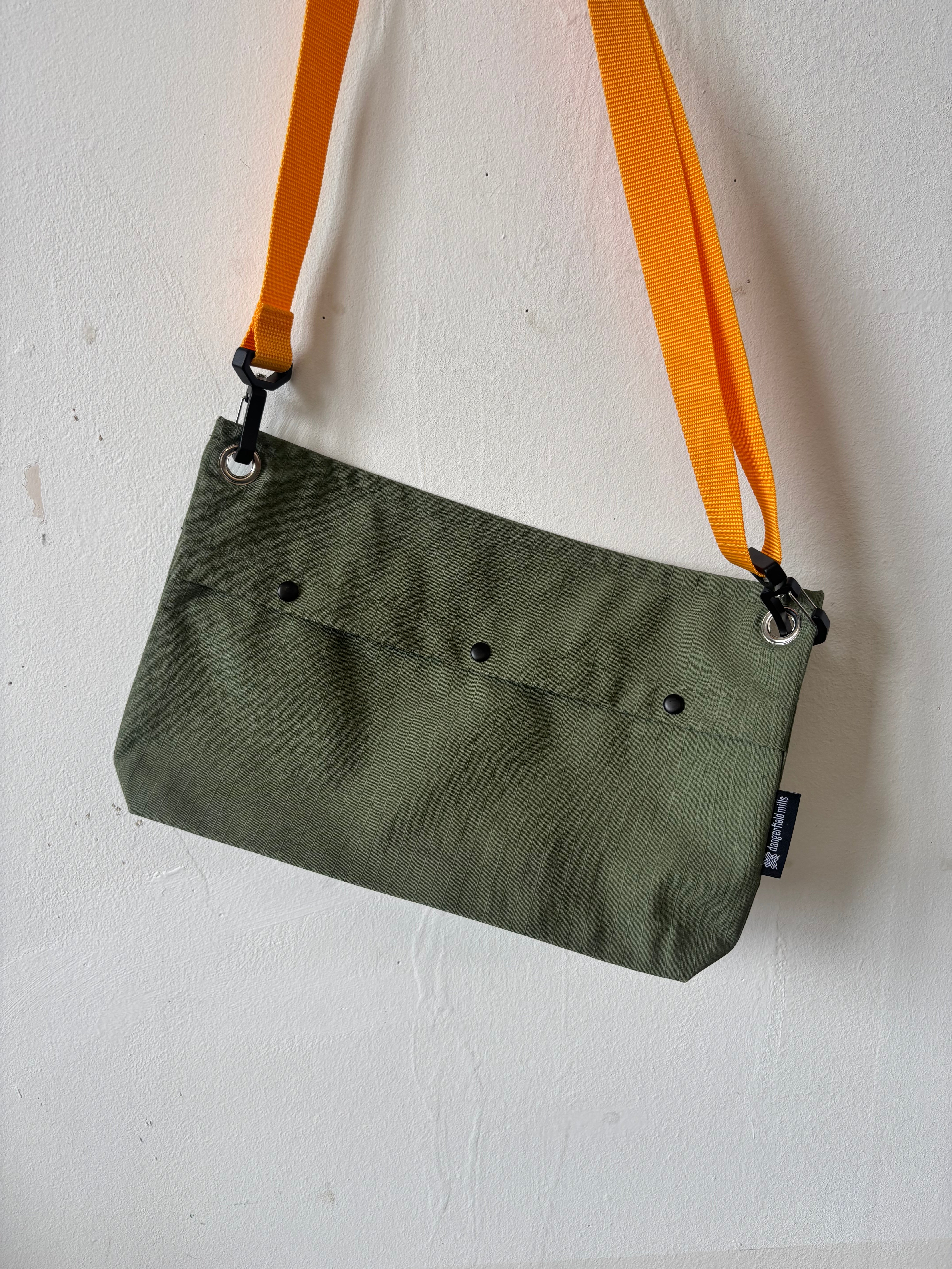 Kubrick crossbody — khaki green