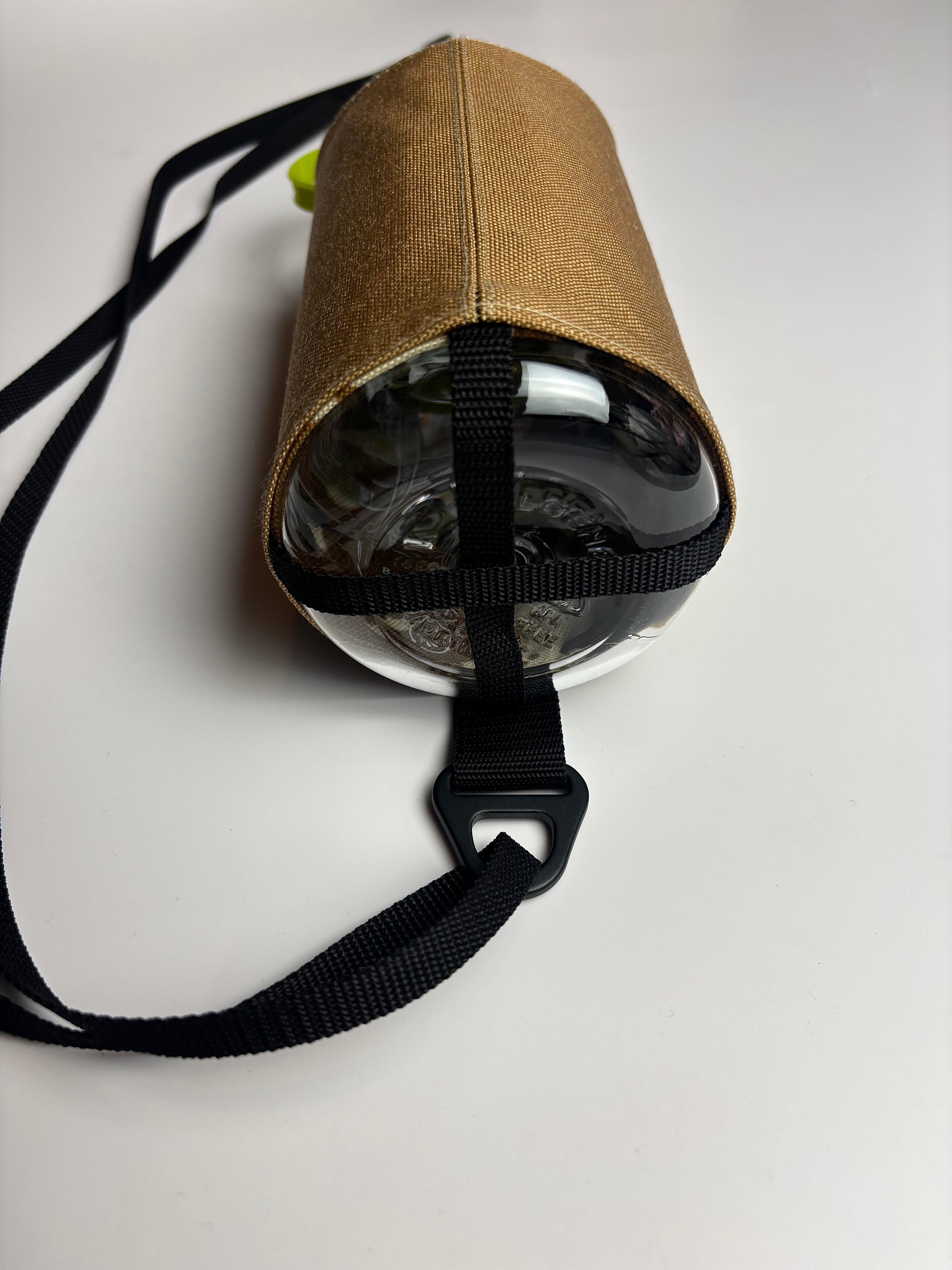 Marlon bottle sling — sand & Abu Dhabi camo