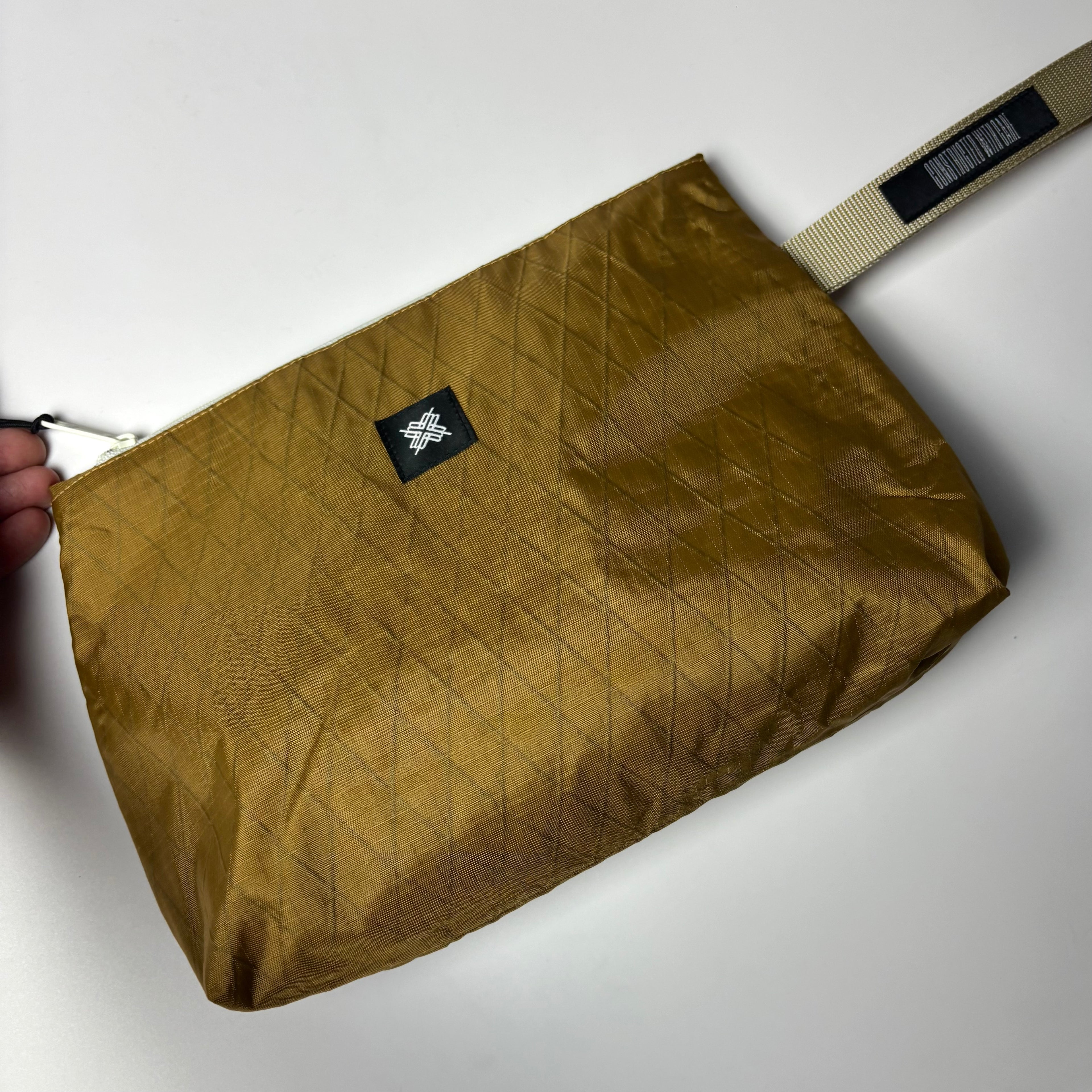 Dalton wash bag — dijon