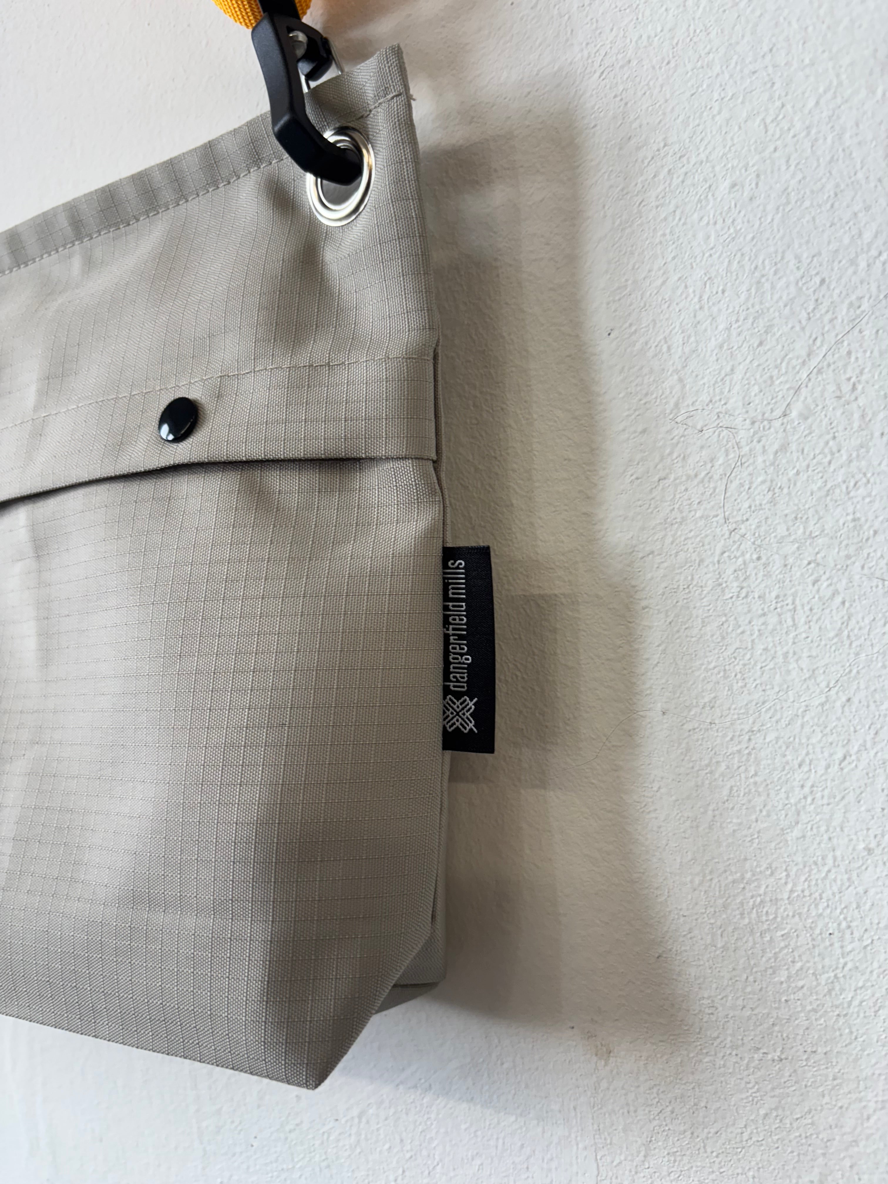Kubrick crossbody — stone
