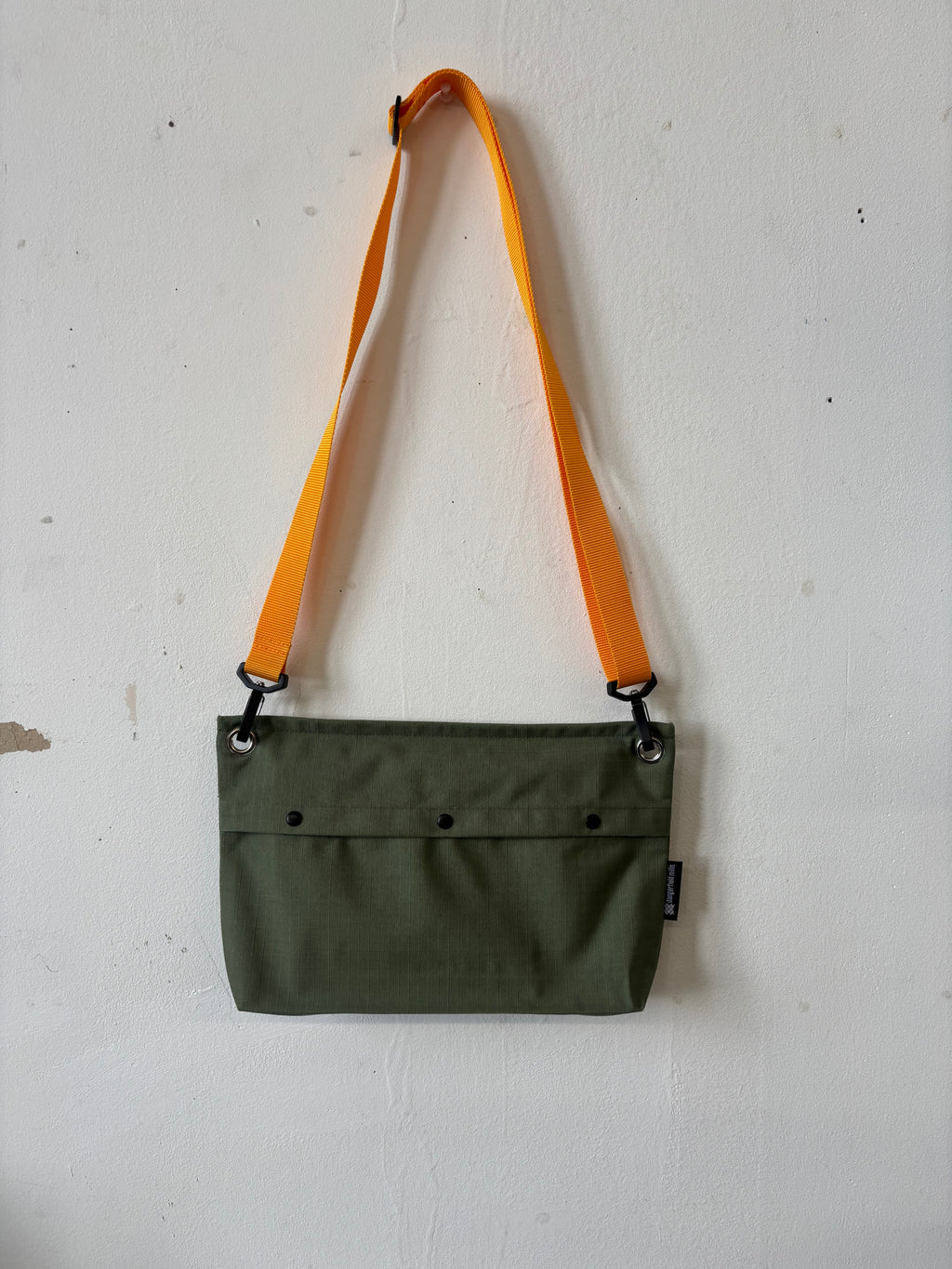 Kubrick crossbody — khaki green