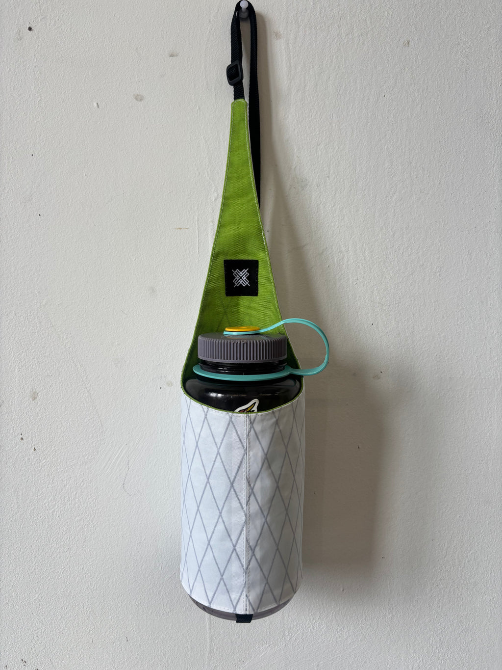 Marlon bottle sling — green apple & white X-Pac®