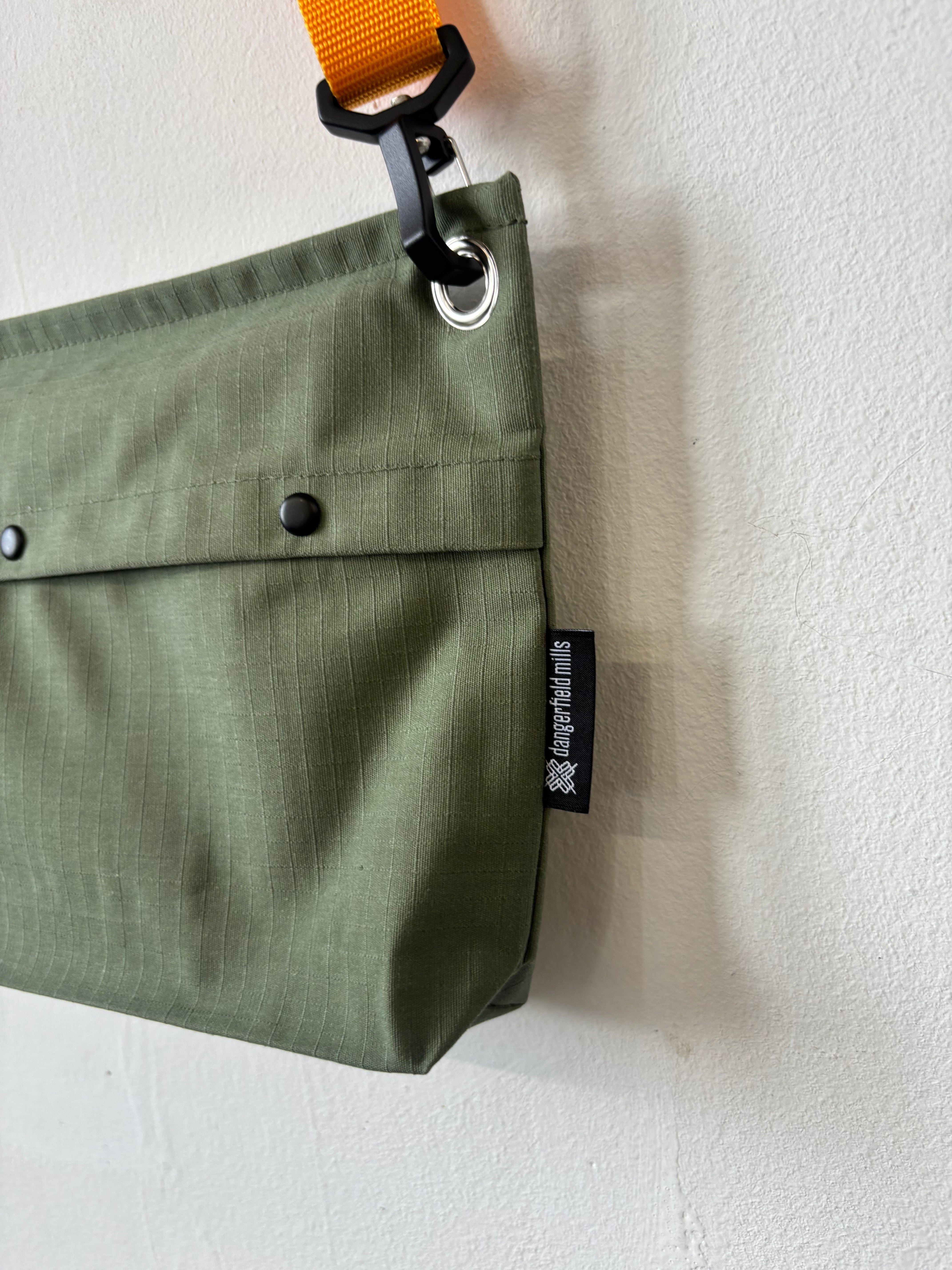 Kubrick crossbody — khaki green