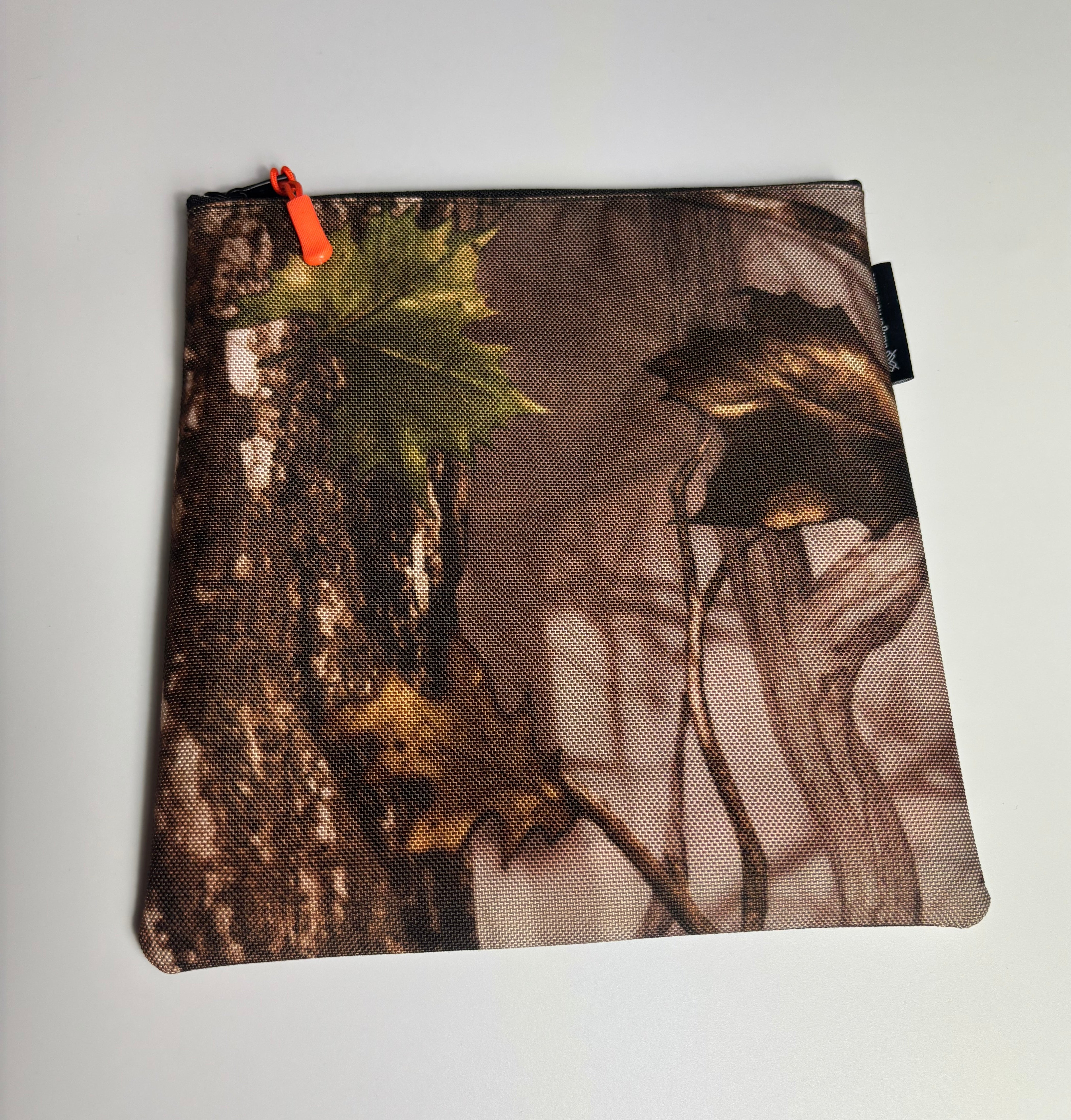 Puzo pouch — leaf camo