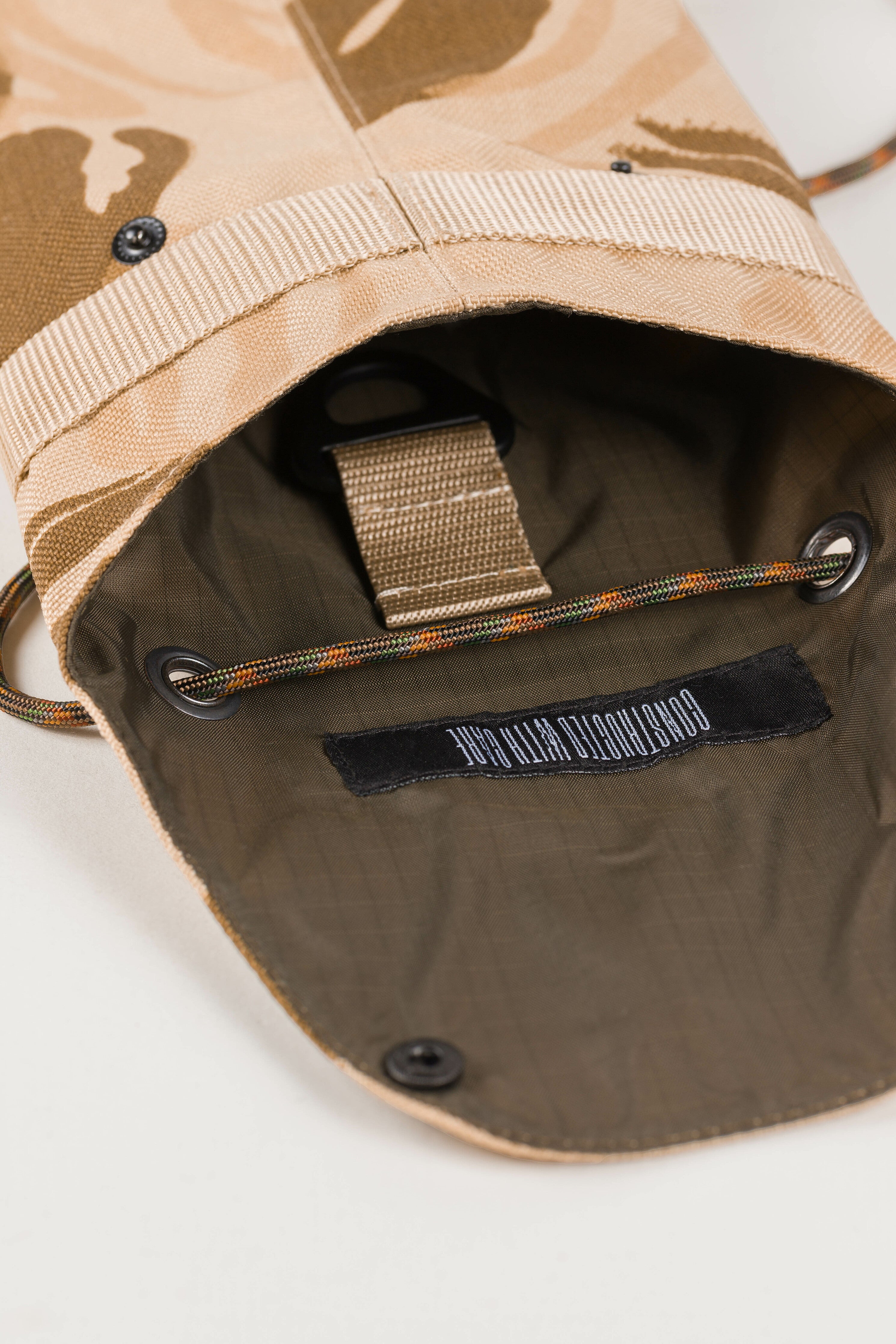 Franco crossbody pouch — Bahrain camo