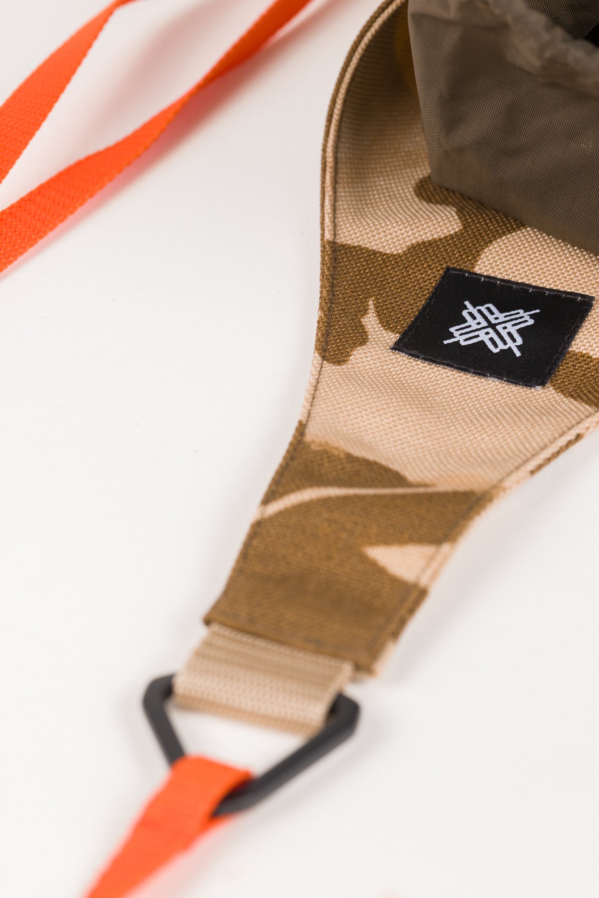 Lucio bottle sling — Bahrain camo