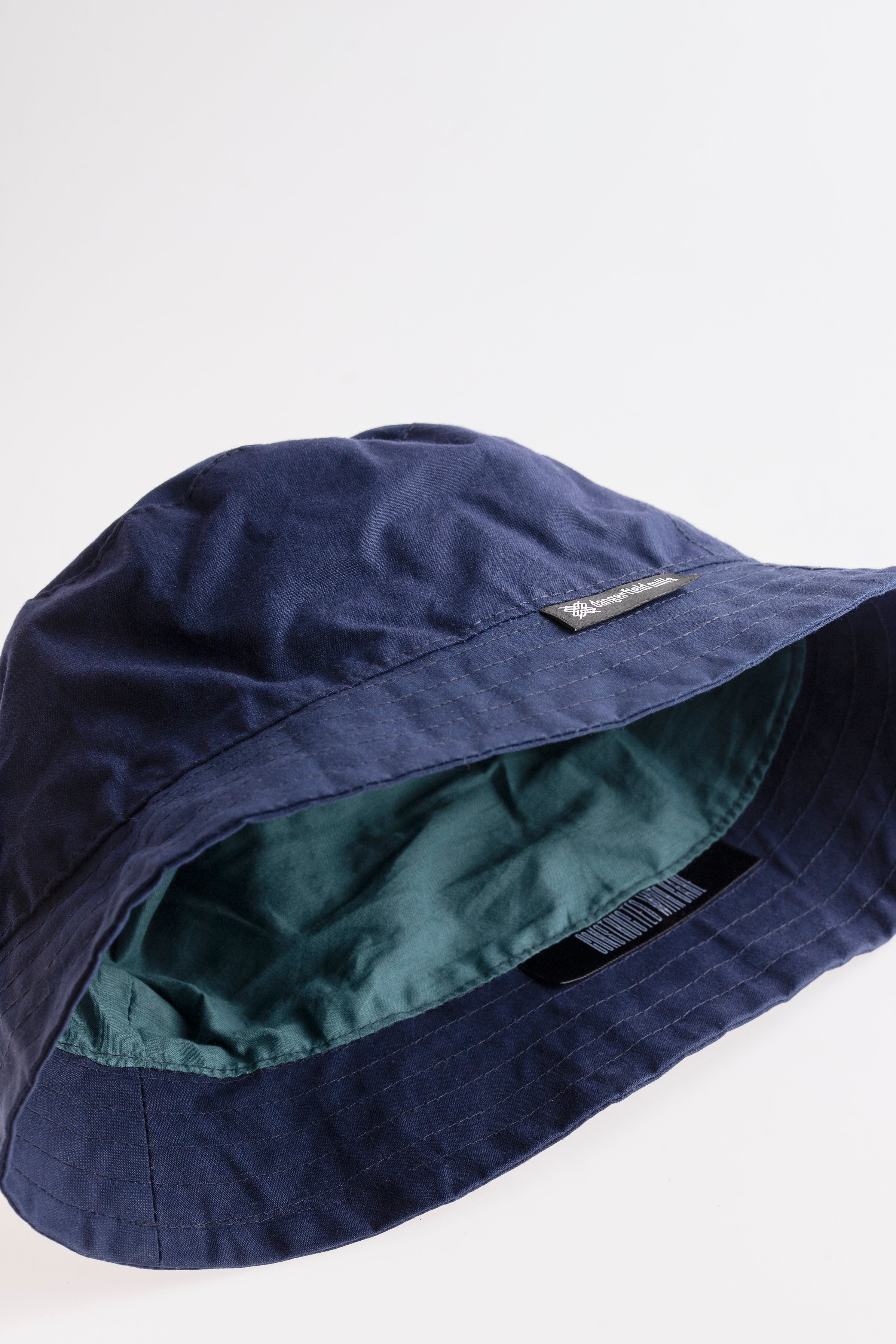 Dumile bucket hat — navy & teal